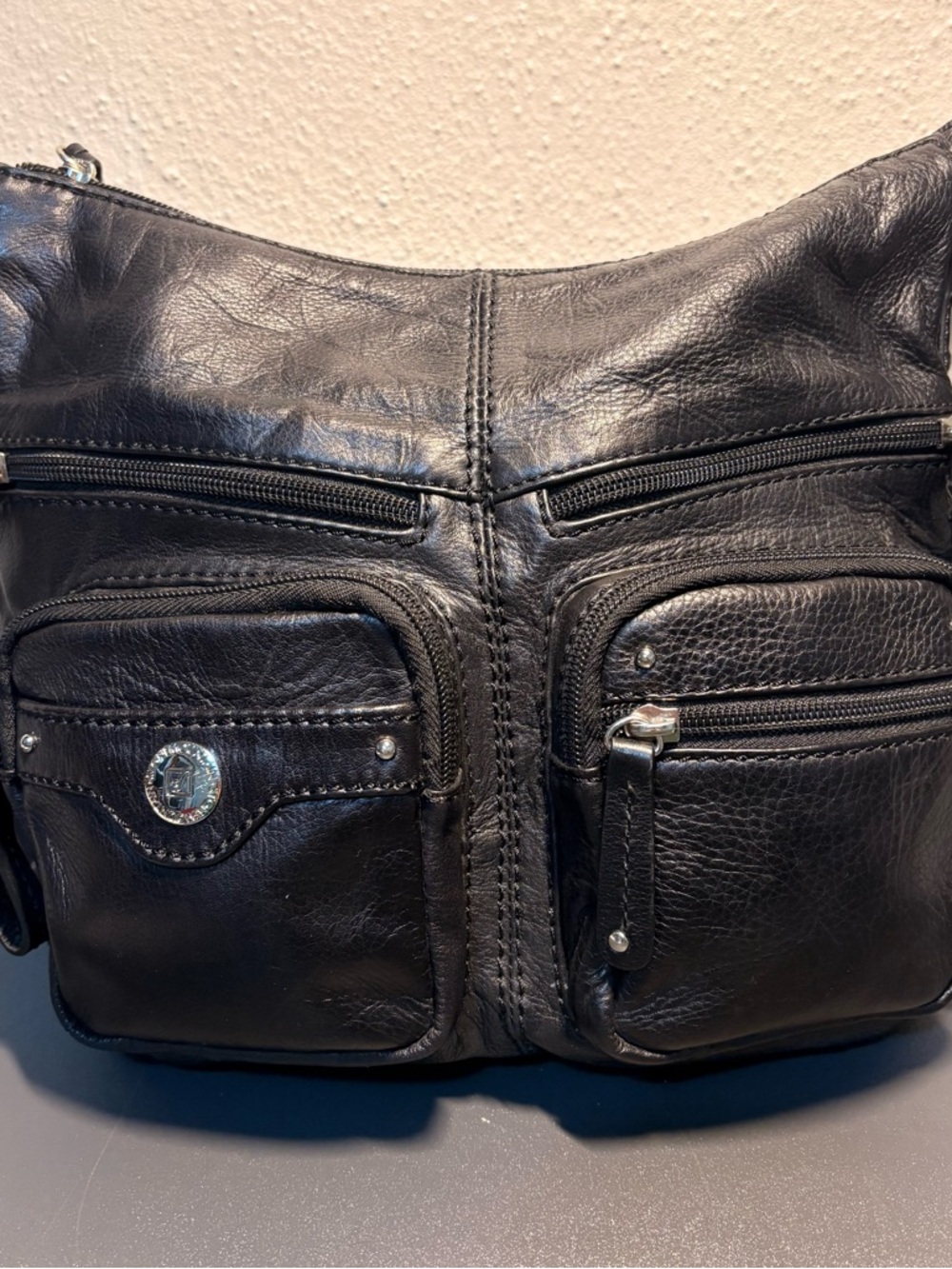 Stone Mountain Accessories Black genuine Leather Crossbody with Silver HW-nwot